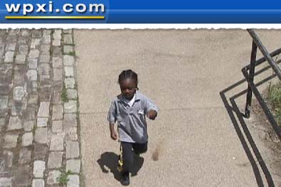 Menino de 4 anos foge da escola e caminha quase 2 km para voltar para casa