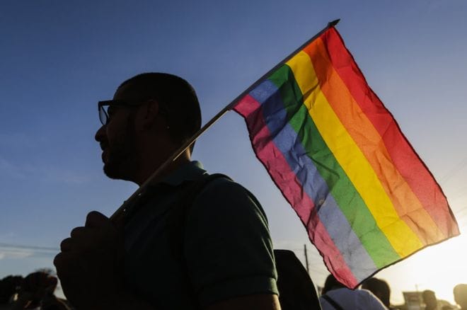 Governo quer livro didático com temática homossexual