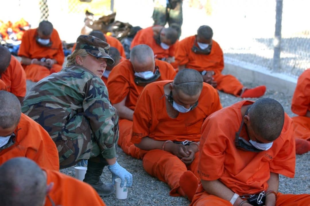 Esquerda e direita criticam solução para Guantánamo