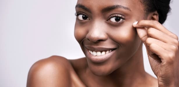 Testados por brancos, cosméticos podem acabar manchando a pele negra
