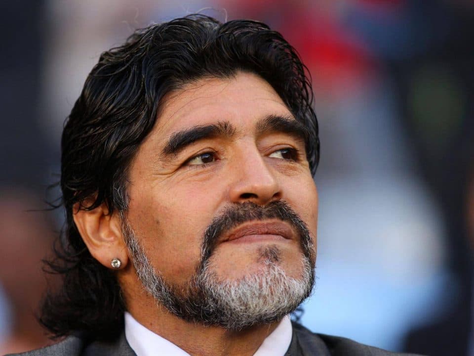 Maradona cutuca Pelé e exalta Brasil de Dunga