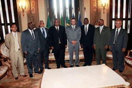 Aécio Neves recebe embaixadores africanos no Palácio da Liberdade