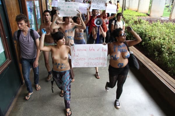 Caso UNIBAM: Jovens tiram a roupa para repudiar machismo na universidade