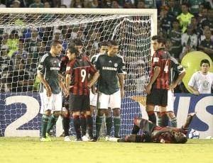 Declaração racista custa apenas 5 jogos a Danilo e zagueiro pode enfrentar Corinthians