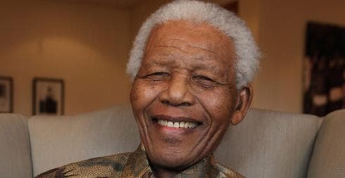 Nelson Mandela é hospitalizado na África do Sul