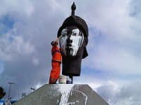 Monumento a Zumbi dos Palmares sofre pichações no RJ