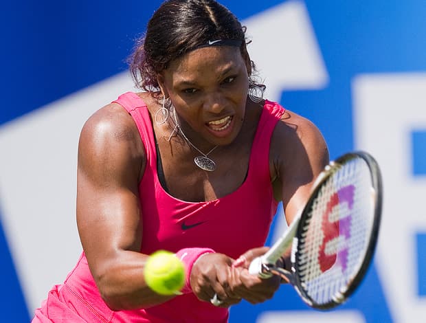 Após quase um ano, Serena volta às quadras com vitória em Eastbourne