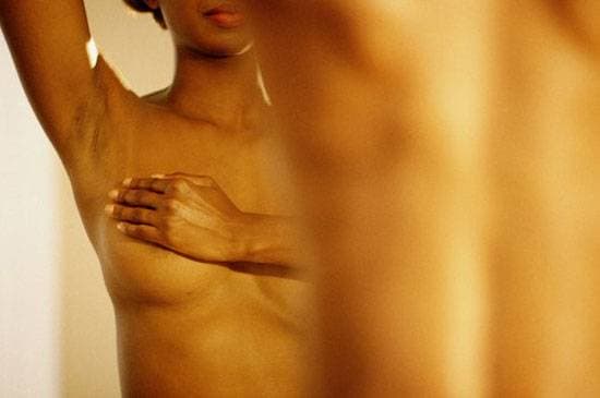 Câncer de mama não vê cor? Mulheres negras têm mais chances de desenvolver a doença
