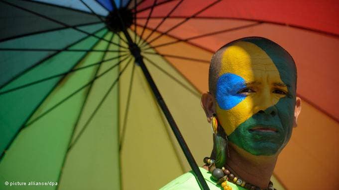 Brasil tem maior parada gay, mas lidera em violência contra homossexuais