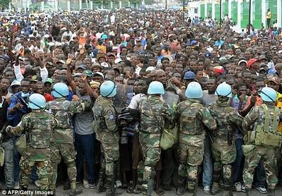 Haiti multidao e tropas