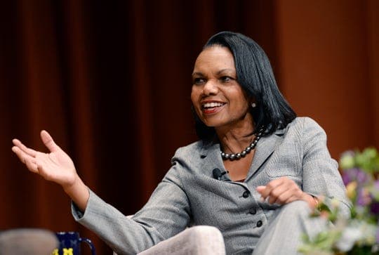 Condoleezza Rice narra cantada de Kadafi e questiona Bush em livro