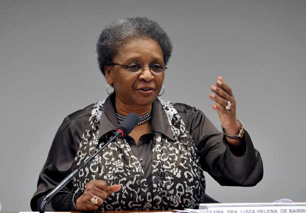 Ministra Luiza Bairros rebate críticas e afirma dialogar com movimento negro
