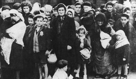 4Bundesarchiv Bild 183-N0827-318 KZ Auschwitz Ankunft ungarischer Juden