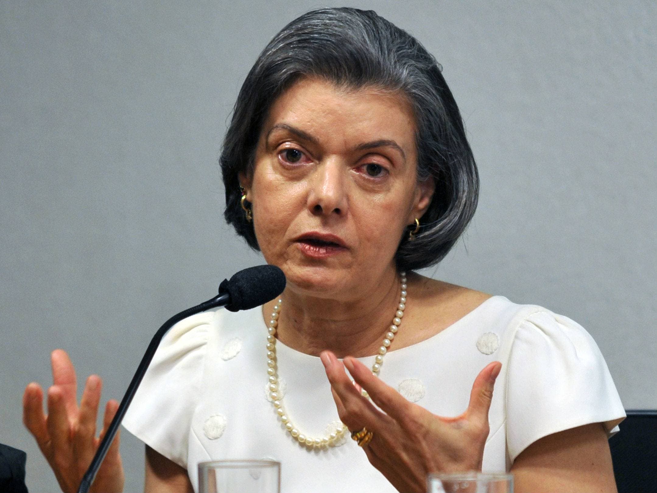 Cármen Lúcia será primeira mulher a comandar eleições brasileiras