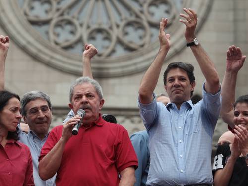 O-ex-presidente-Lula-ao-lado-do-candidato-a-prefeitura-de-SP-pelo-PT-Fernando-Haddad-em-evento-no-centro-da-cidade