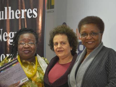Baiana recebe prêmio que estimula mulher negra contar sua história