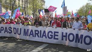 Ataques homofóbicos expõem divisão sobre casamento gay na França