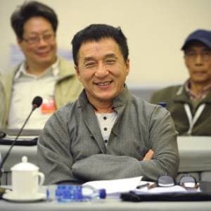 Em vídeo, Jackie Chan “sai do armário” em campanha pela liberdade sexual