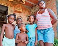Quilombo dos Macacos: Marinha oferece casas para remover quilombolas de Aratu
