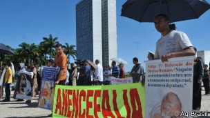 130524194450 protesto contra decisao do supremo em 2012 304x171 agbrasil