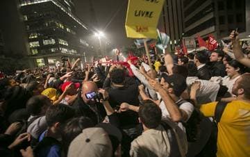 Grupos de periferia se articulam em São Paulo para defender democracia e Dilma