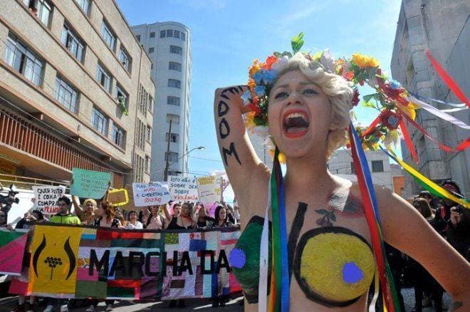 “Femen é uma empresa, não um movimento social”, diz ex-líder do grupo no Brasil