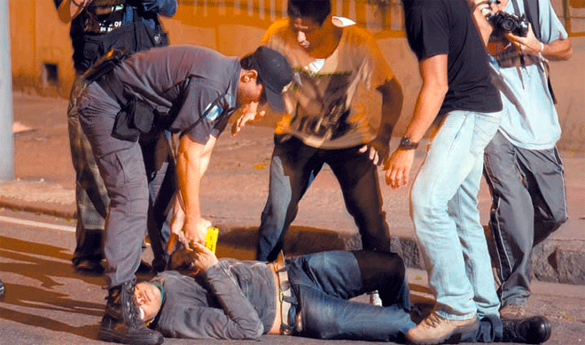 agressao policial a manifestante Danilo-Verpa Folhapress