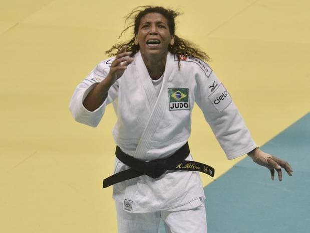 Chamada de macaca nas Olimpiadas de Londres Rafaela Silva é medalha de ouro feminina do judô brasileiro