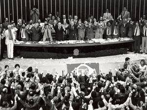Juristas: após 25 anos, Brasil ainda não cumpre objetivos da Constituição