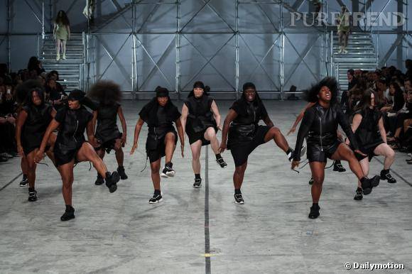 Estilista exalta mulher negra na Semana de Moda de Paris e vira hit no mundo da moda
