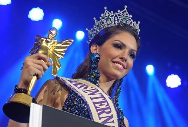 Miss brasileira transexual eleita a mais bonita do mundo vai trocar de sexo