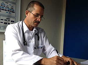 medicos cubanos, pacientes joelhos