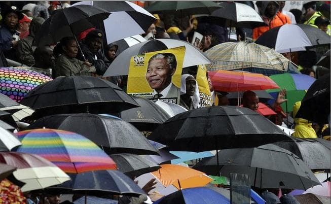 Sul-africanos celebram a vida de Mandela e a que ele lhes ofereceu
