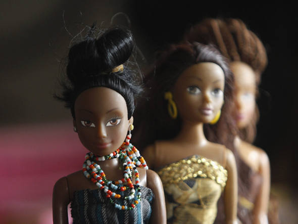 Na Nigéria, Rainhas da África tiram espaço da Barbie