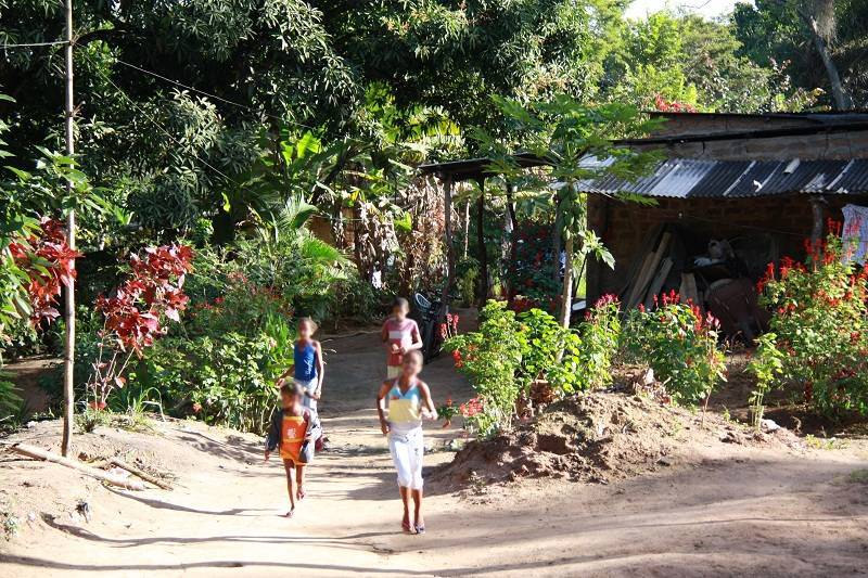 Vitória: Comunidade quilombola de Rio dos Macacos terá acesso por fora da base, afinal!