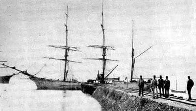 Embarcação no primitivo porto de Paranaguá