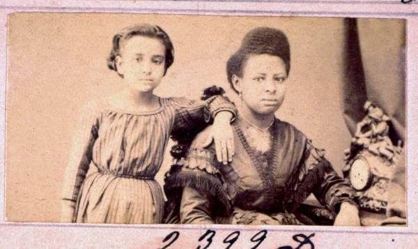 Crianças negras retratadas no período pós-abolição dos escravos