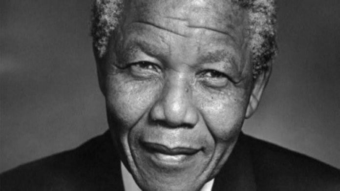 Nelson Rolihlahla Mandela é um importante líder político da África do Sul, que lutou contra o sistema de apartheid no país. Nasceu em 18 de julho de 1918 na cidade de Qunu (África do Sul). Mandela, formado em direito, foi presidente da África do Sul entre os anos de 1994 e 1999.