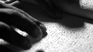 Fundação Dorina lança livro em braille para debater acesso universal à cultura