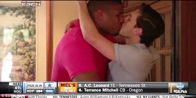 Sam Michael comemora com choro e beijo em namorado