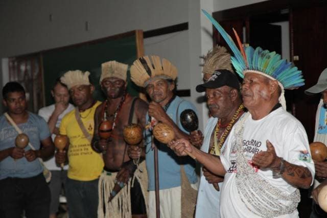 Mais de 500 indígenas protocolam no STF denúncia contra deputados racistas