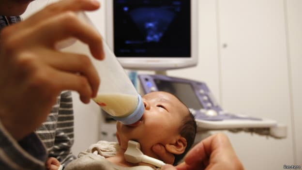 Bebês com três pais serão possíveis a daqui dois anos, dizem cientistas