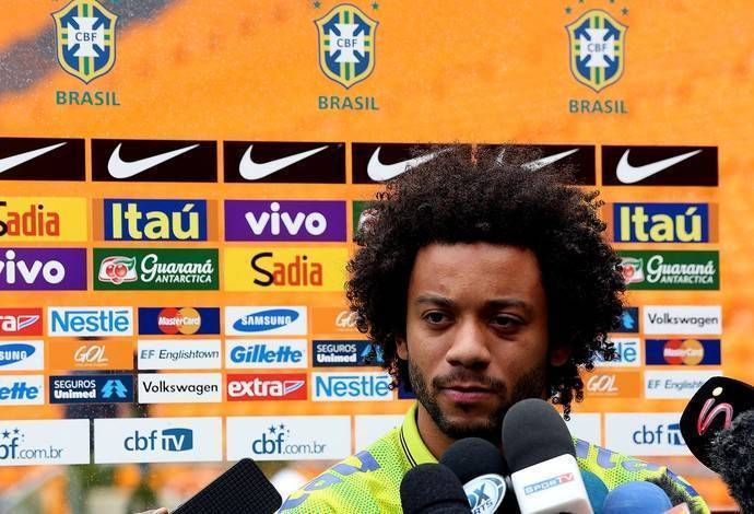 Marcelo em coletiva de imprensa da seleção brasileira (Foto: Jefferson Bernardes / Vipcomm)