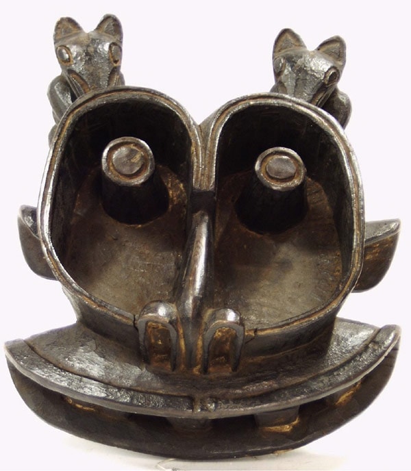 Máscara da etnia Bum, pertencente à coleção do museu etnológico de Berlim.
