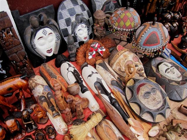 Máscaras africanas, principalmente de Camarões. Foto: Reprodução