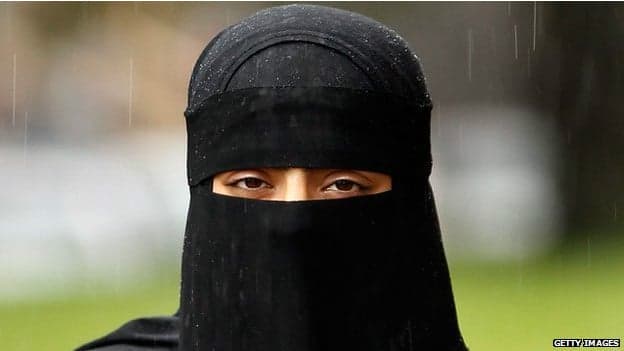 Tribunal europeu mantém proibição de uso de véu na França