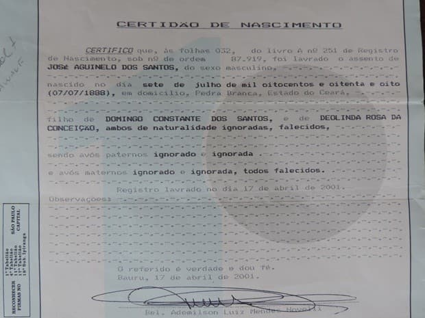 Certidão de José Aguinelo expedida em Bauru (Foto: Alan Schneider/G1)