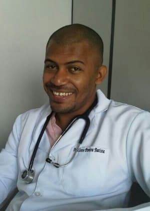 Pegava livros no lixo: ex-catador de Brasília conta como virou médico