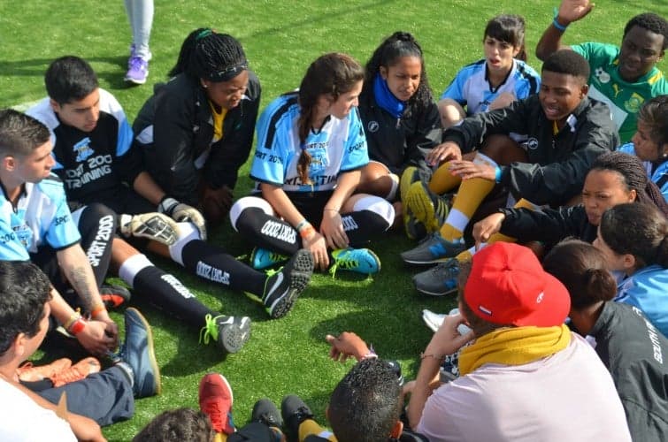 Longe do “padrão FIFA”, jovens da periferia de 20 países se encontram no Mundial de Futebol de Rua