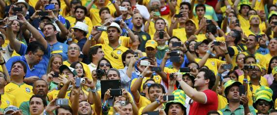 Texto do The Guardian fala sobre racismo na Copa 2014 com análise da torcida brasileira nos estádios